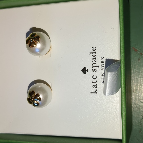 NIB KATE SPADE PEARLS ON PEARLS STUD EARRINGS - Picture 3 of 13